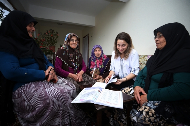 Dört elti 70'inden sonra okuryazar oldu